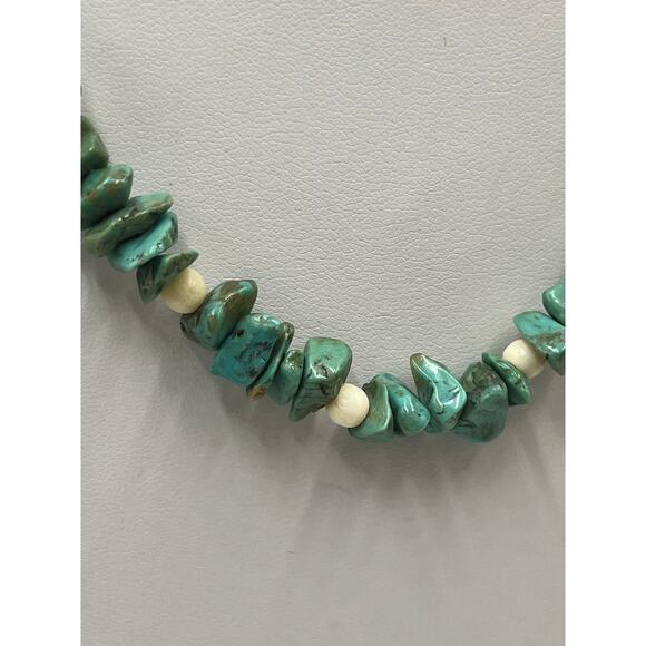 Genuine Turquoise Chip
Necklace with Glow-in-Dark
Beads 925 Sterling Clasp 16" - Picture 4 of 10